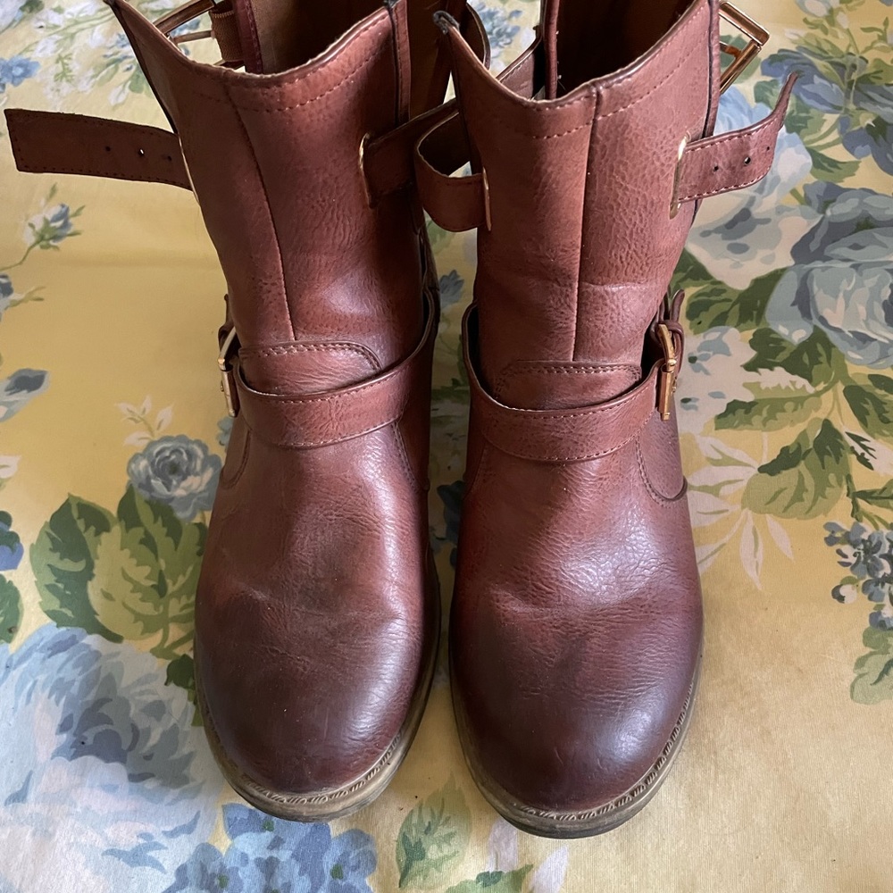 Nature Breeze Size 10 brown ankle boots